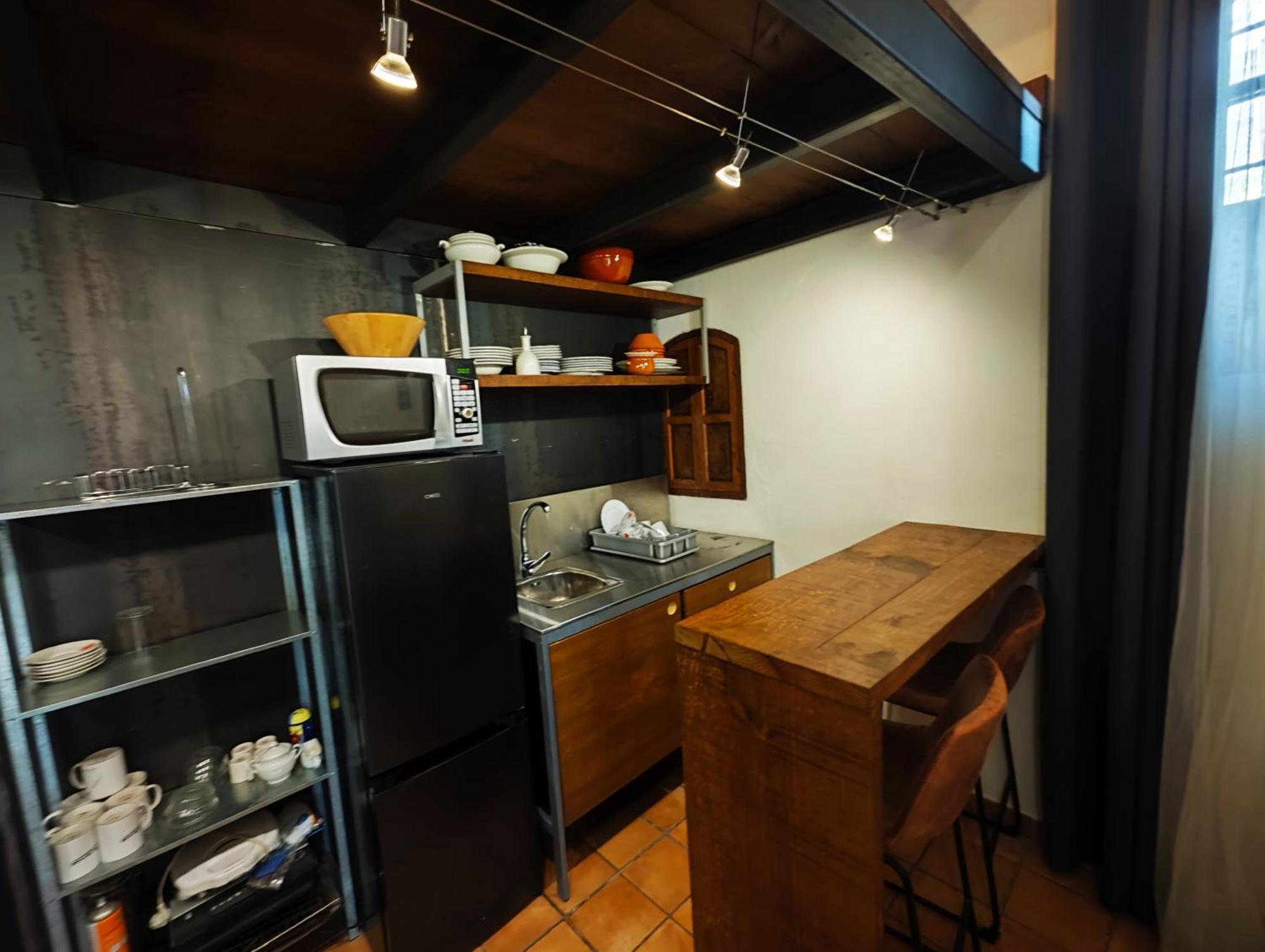 Hostal Cafe Frenteabastos การ์โมนา ภายนอก รูปภาพ