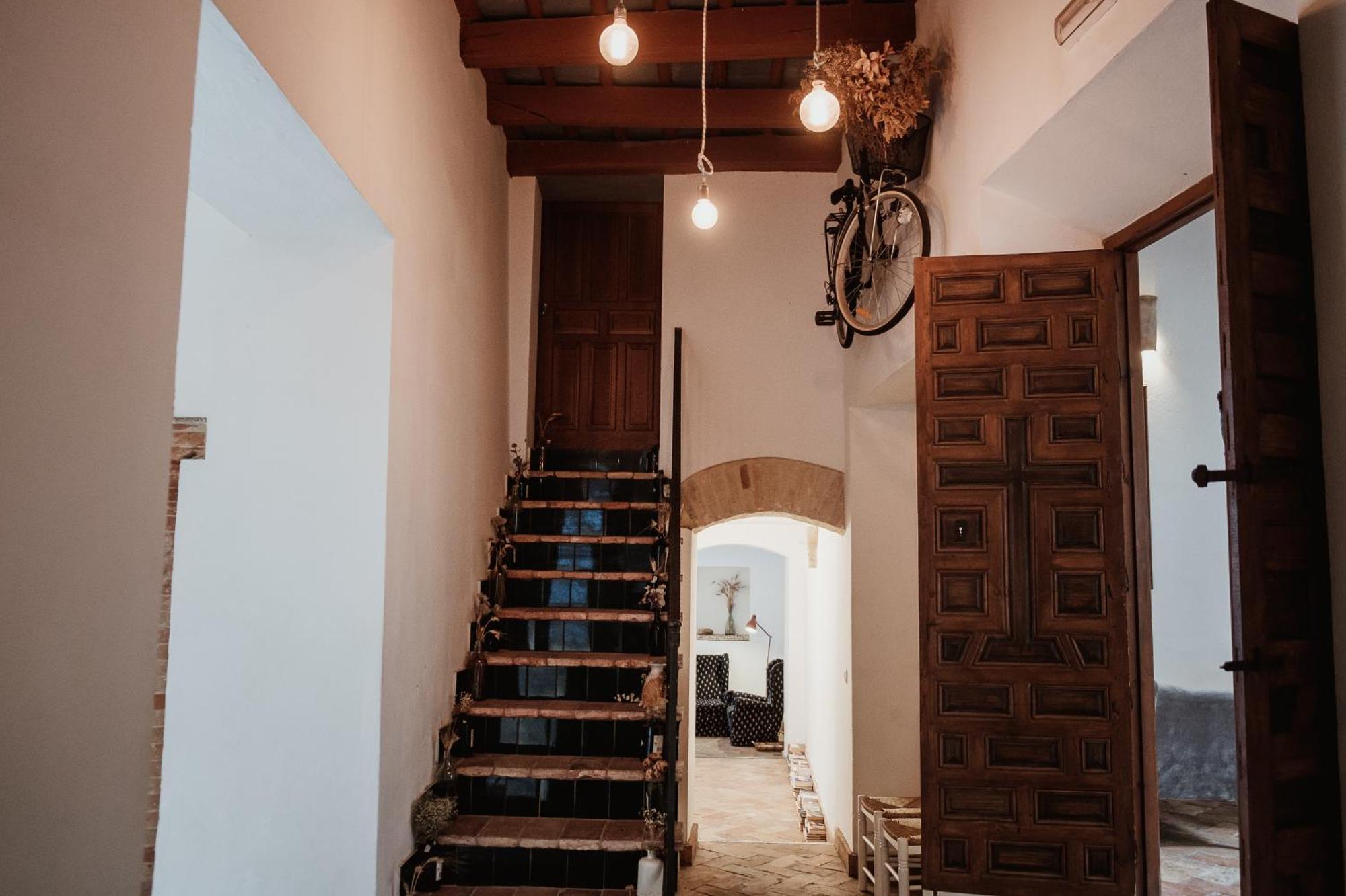 Hostal Cafe Frenteabastos การ์โมนา ภายนอก รูปภาพ