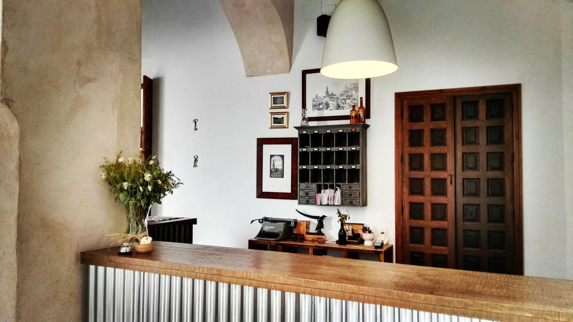 Hostal Cafe Frenteabastos การ์โมนา ภายนอก รูปภาพ