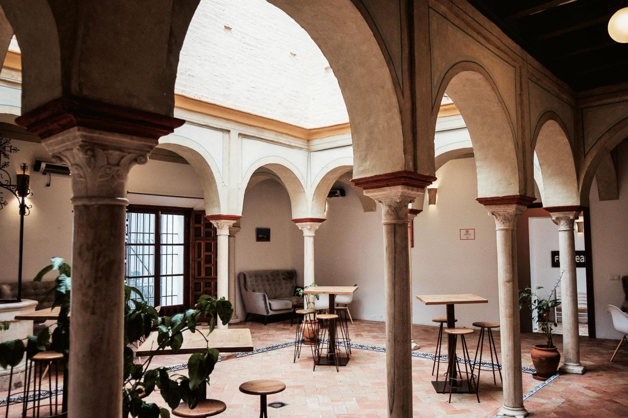 Hostal Cafe Frenteabastos การ์โมนา ภายนอก รูปภาพ