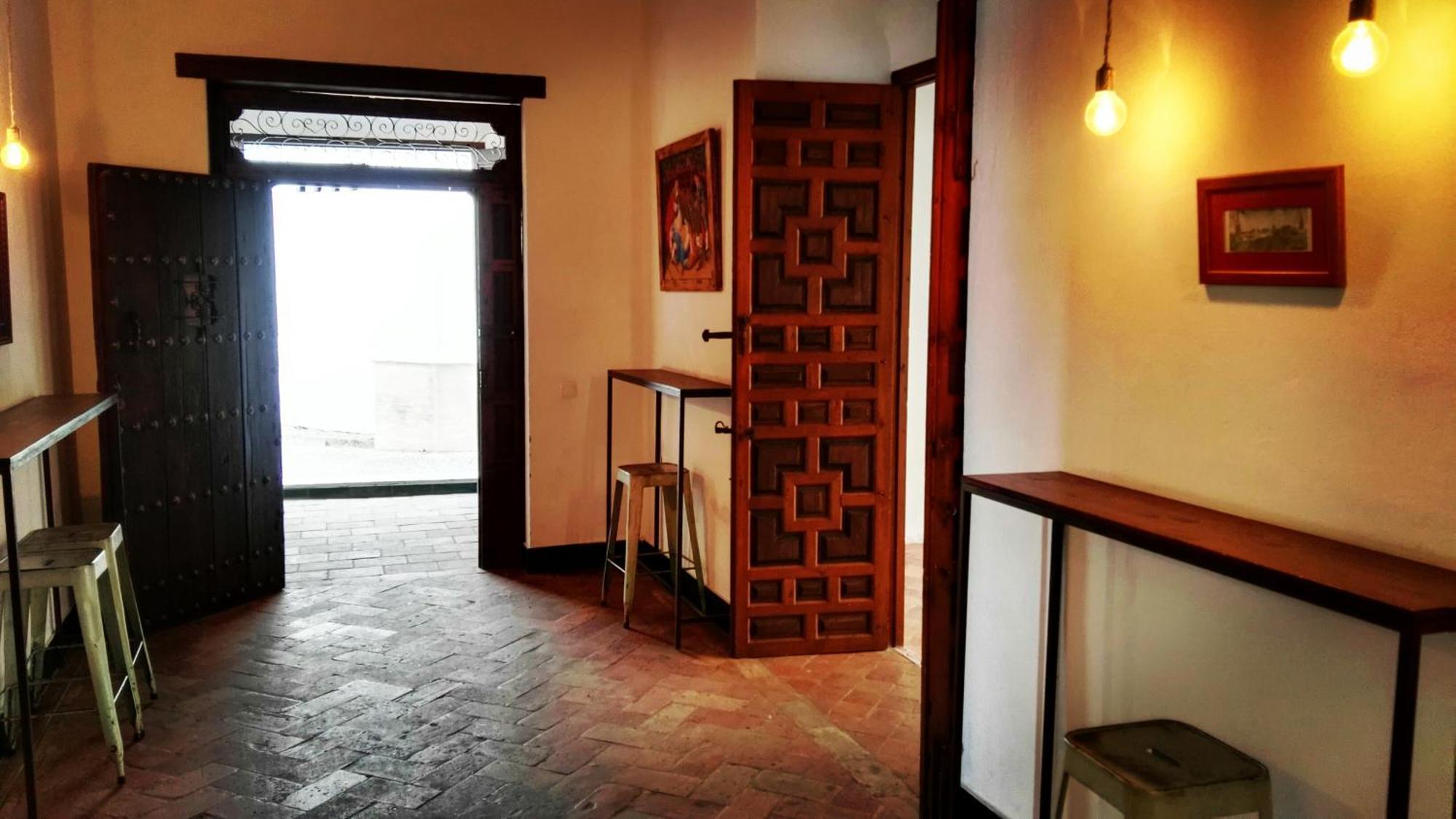 Hostal Cafe Frenteabastos การ์โมนา ภายนอก รูปภาพ