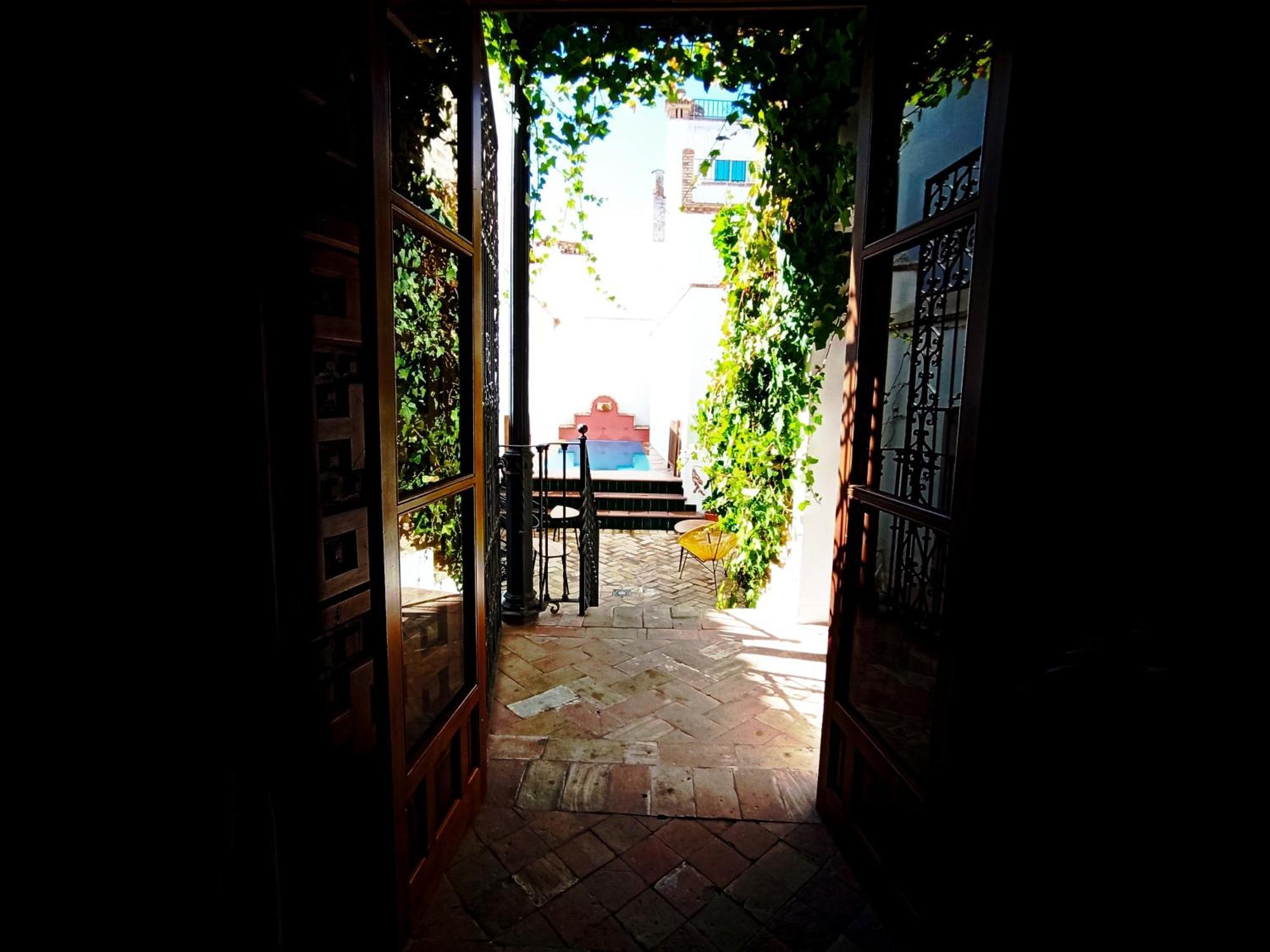 Hostal Cafe Frenteabastos การ์โมนา ภายนอก รูปภาพ