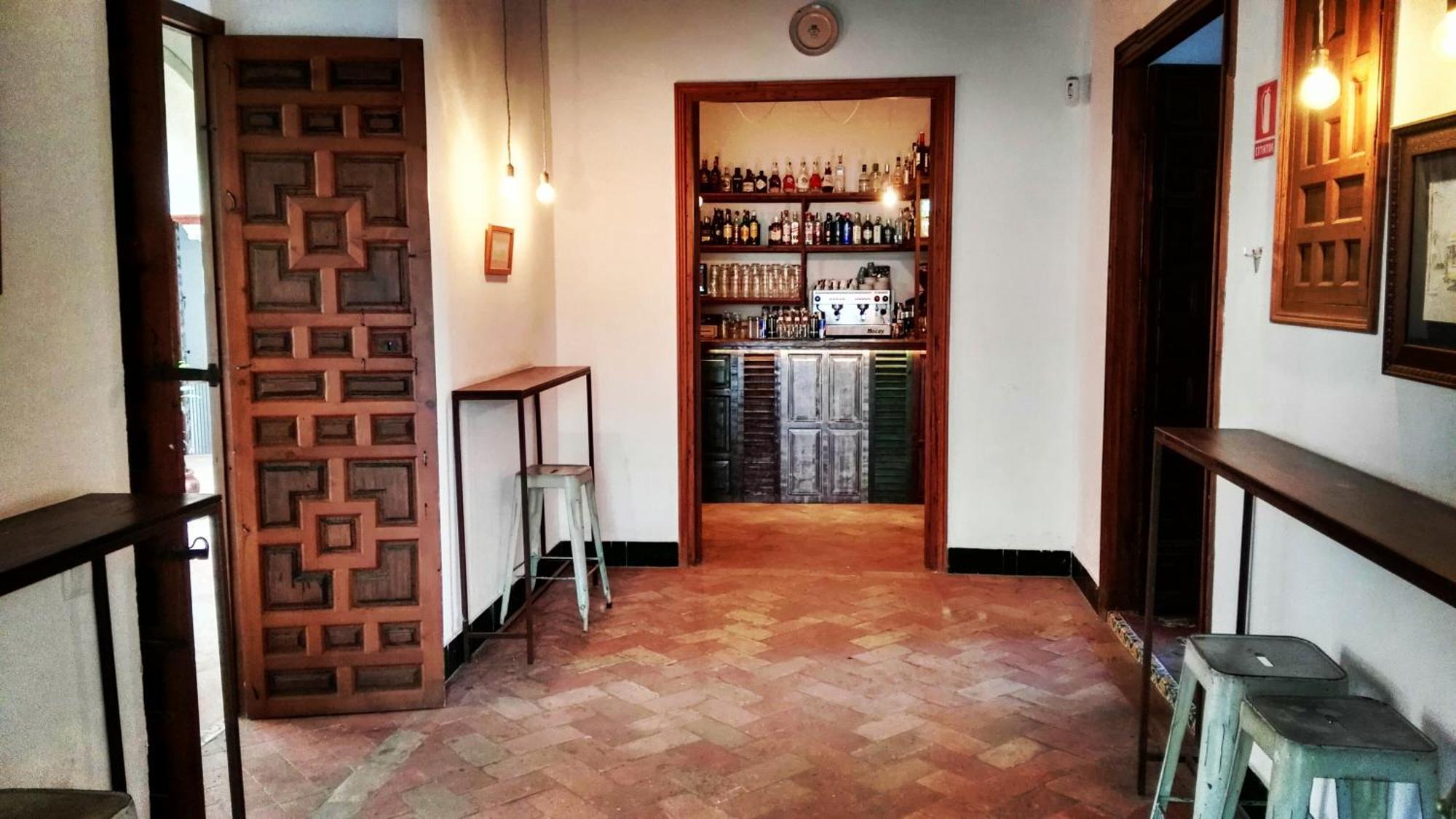 Hostal Cafe Frenteabastos การ์โมนา ภายนอก รูปภาพ