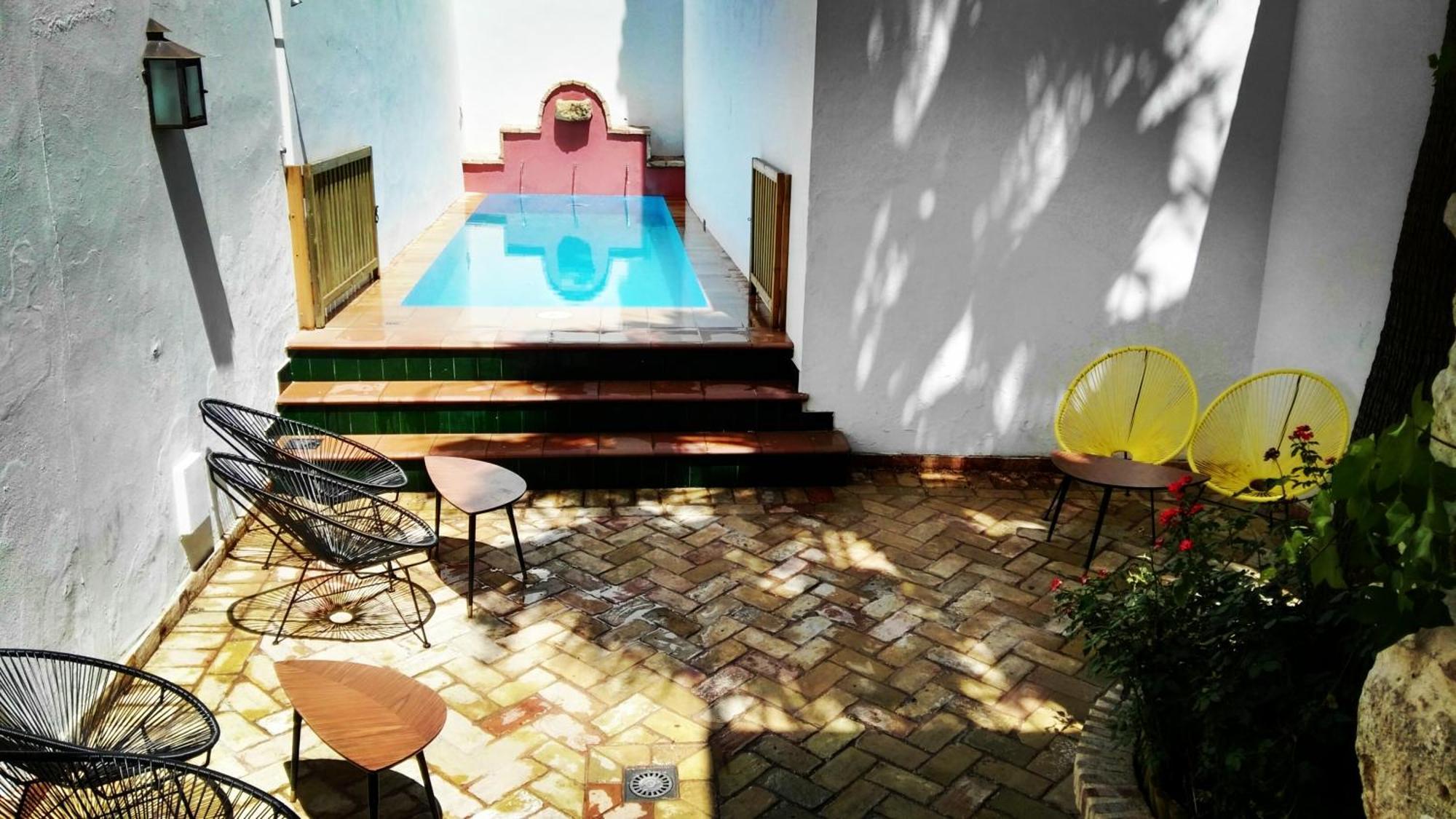 Hostal Cafe Frenteabastos การ์โมนา ภายนอก รูปภาพ