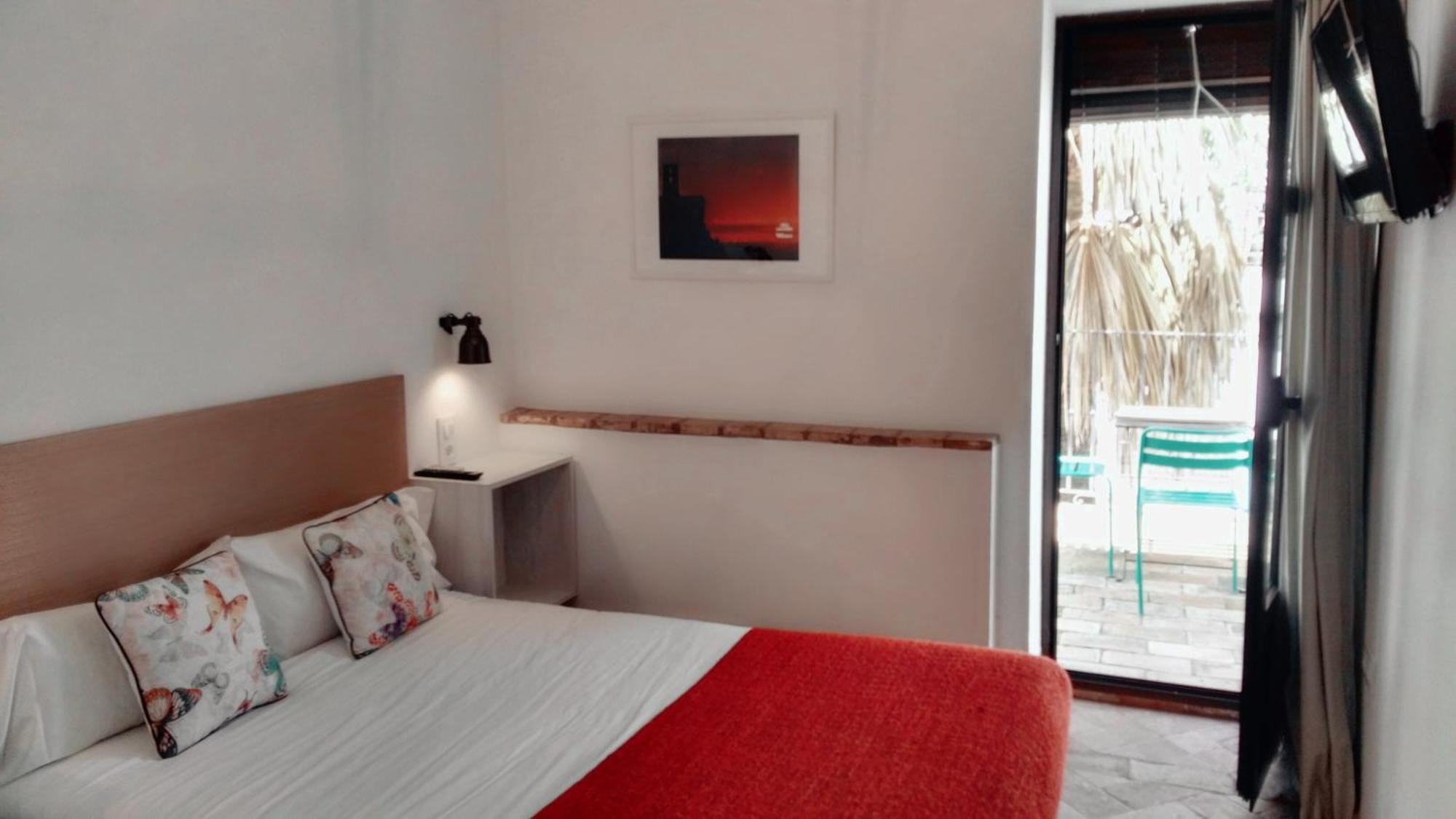 Hostal Cafe Frenteabastos การ์โมนา ภายนอก รูปภาพ