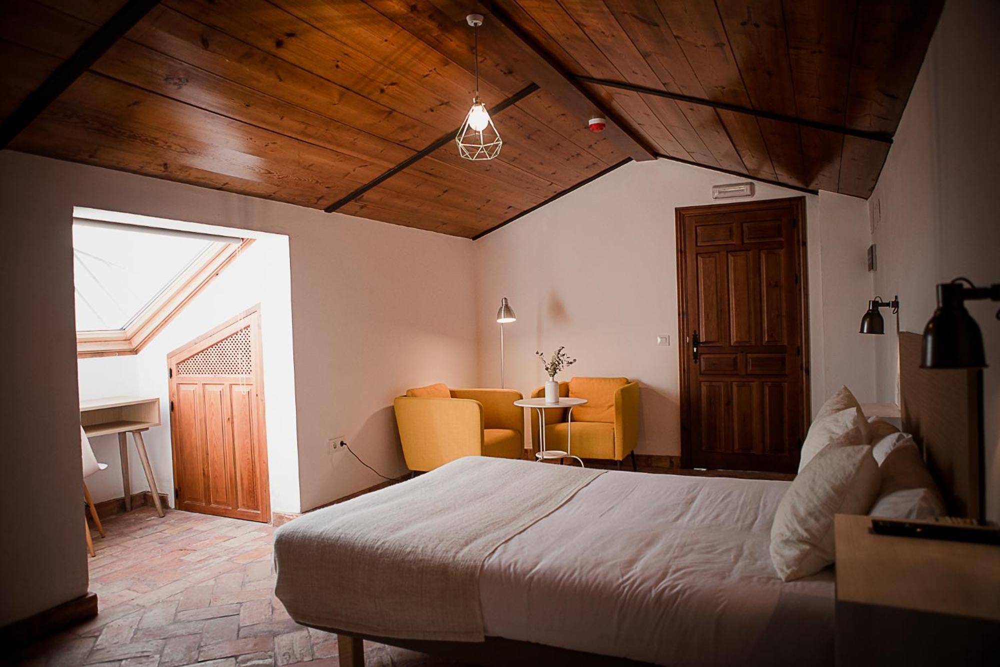 Hostal Cafe Frenteabastos การ์โมนา ภายนอก รูปภาพ