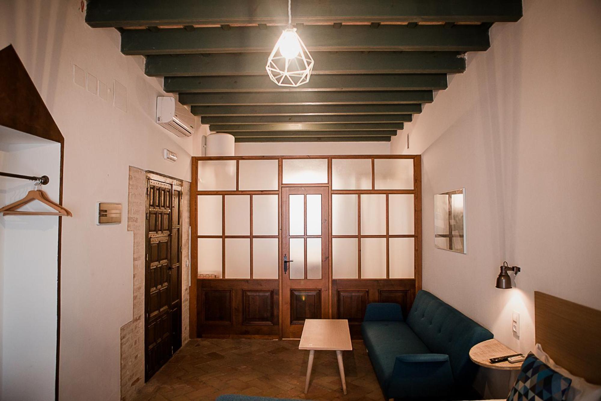 Hostal Cafe Frenteabastos การ์โมนา ภายนอก รูปภาพ