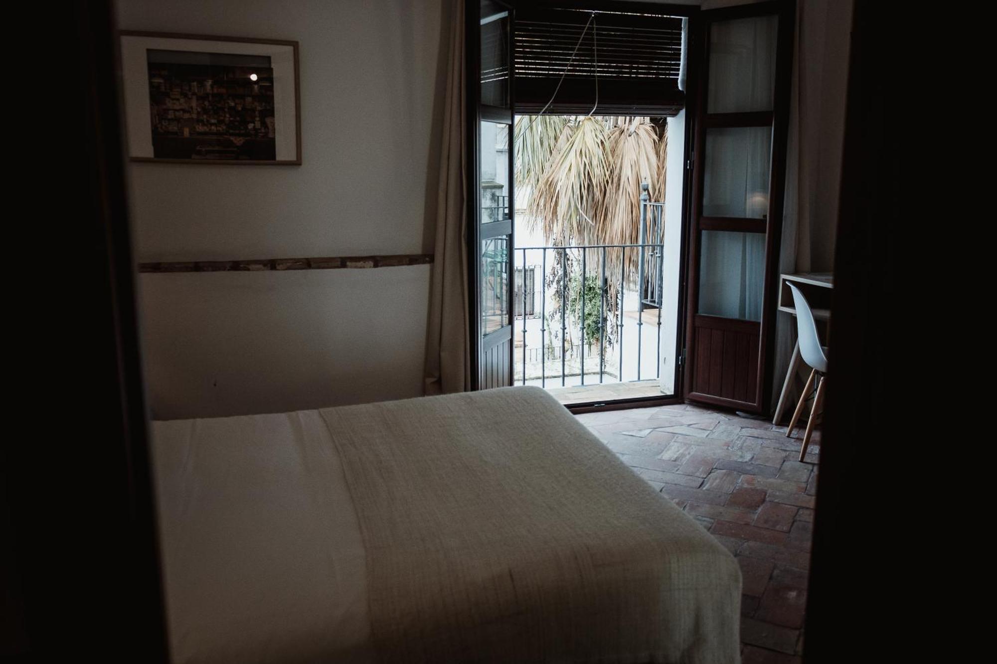 Hostal Cafe Frenteabastos การ์โมนา ภายนอก รูปภาพ