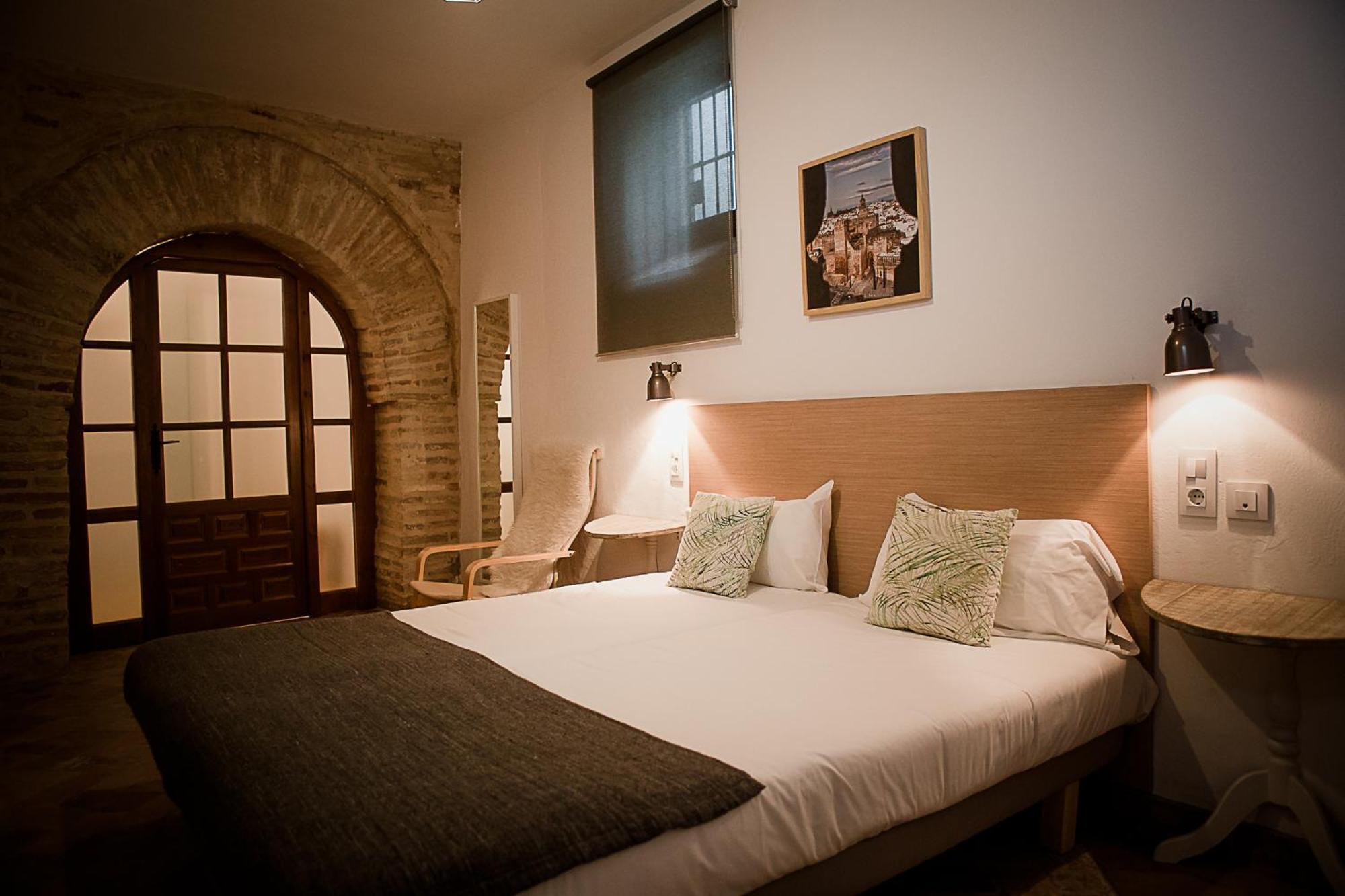 Hostal Cafe Frenteabastos การ์โมนา ภายนอก รูปภาพ